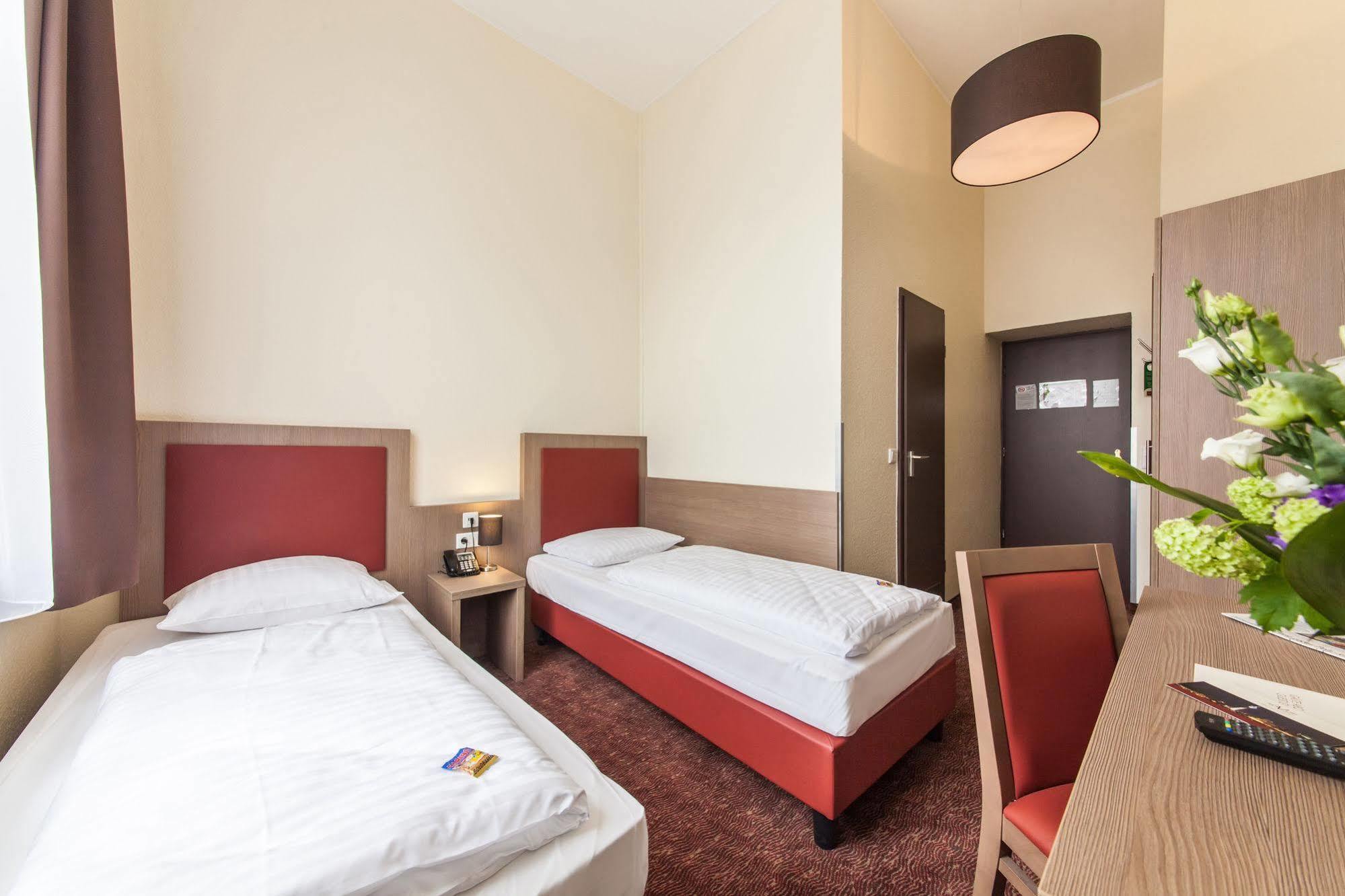 Hotel Maxim Duesseldorf City Exterior photo